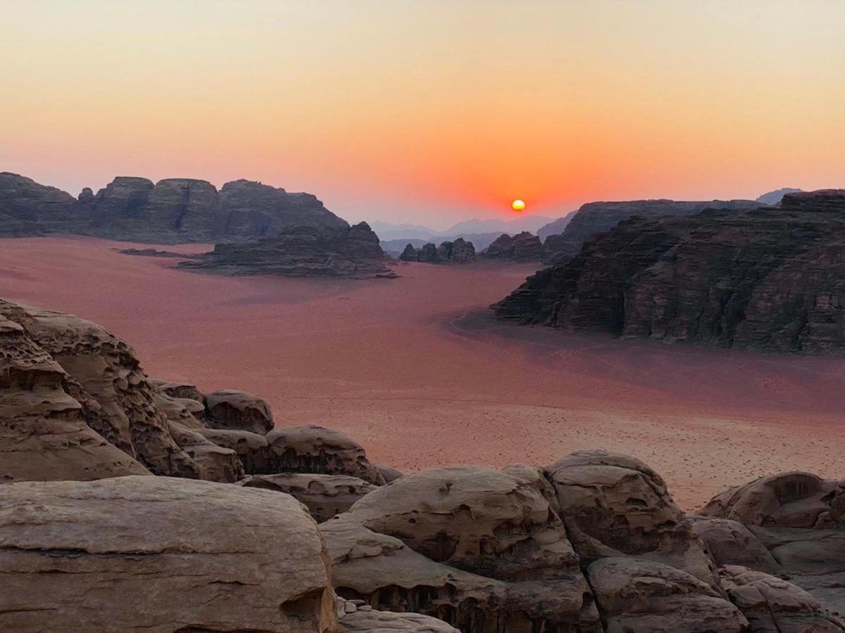 Golden Day Hotel Wadi Rum Bagian luar foto