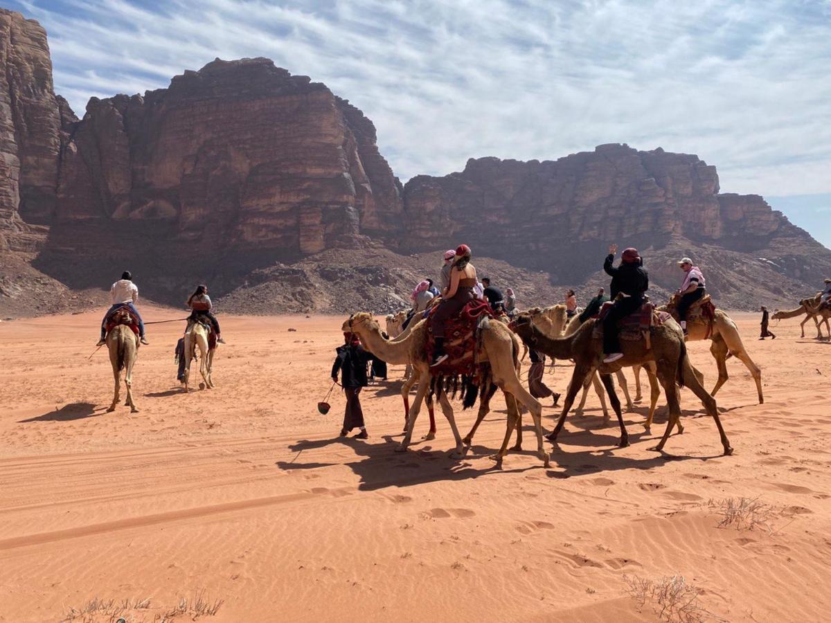 Golden Day Hotel Wadi Rum Bagian luar foto