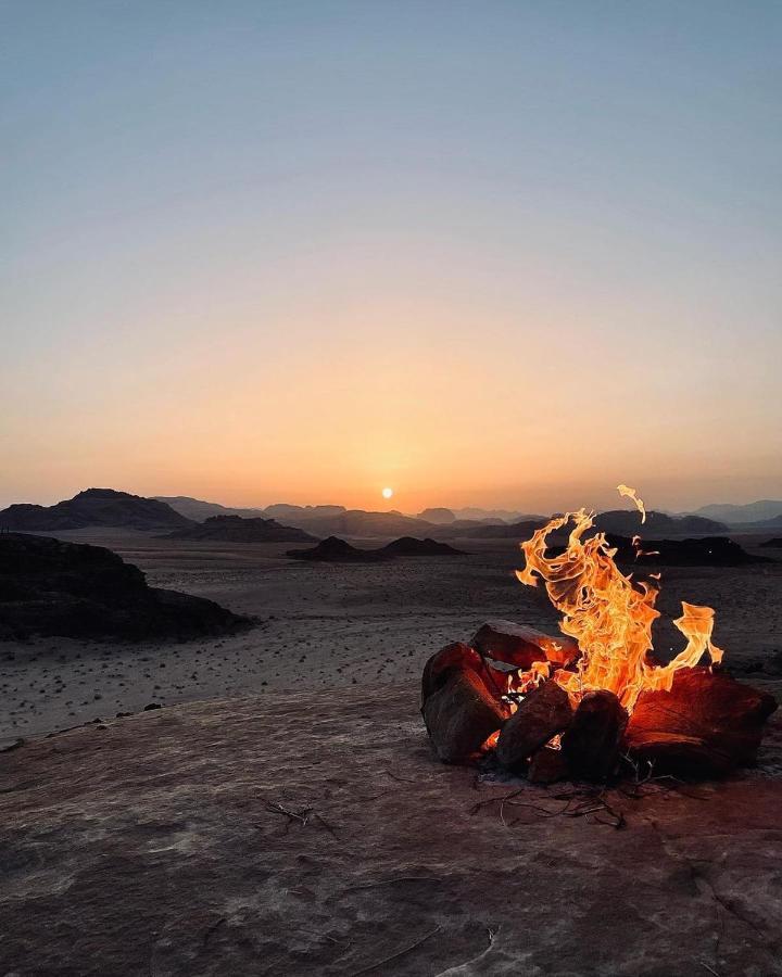 Golden Day Hotel Wadi Rum Bagian luar foto