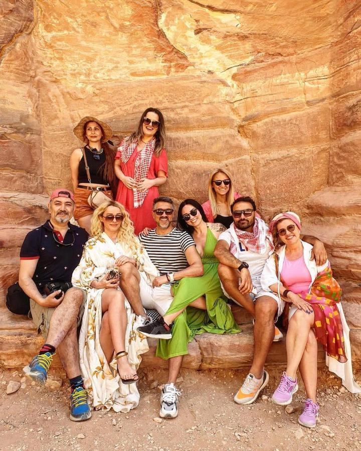 Golden Day Hotel Wadi Rum Bagian luar foto