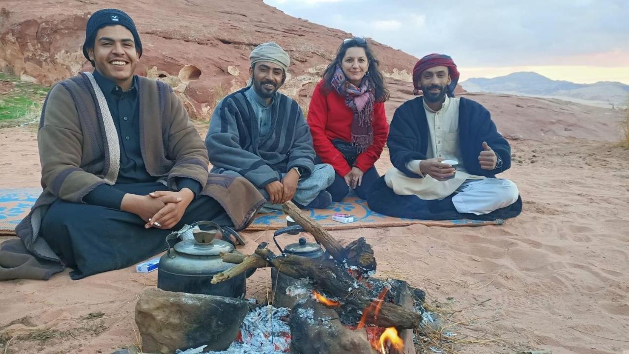 Golden Day Hotel Wadi Rum Bagian luar foto