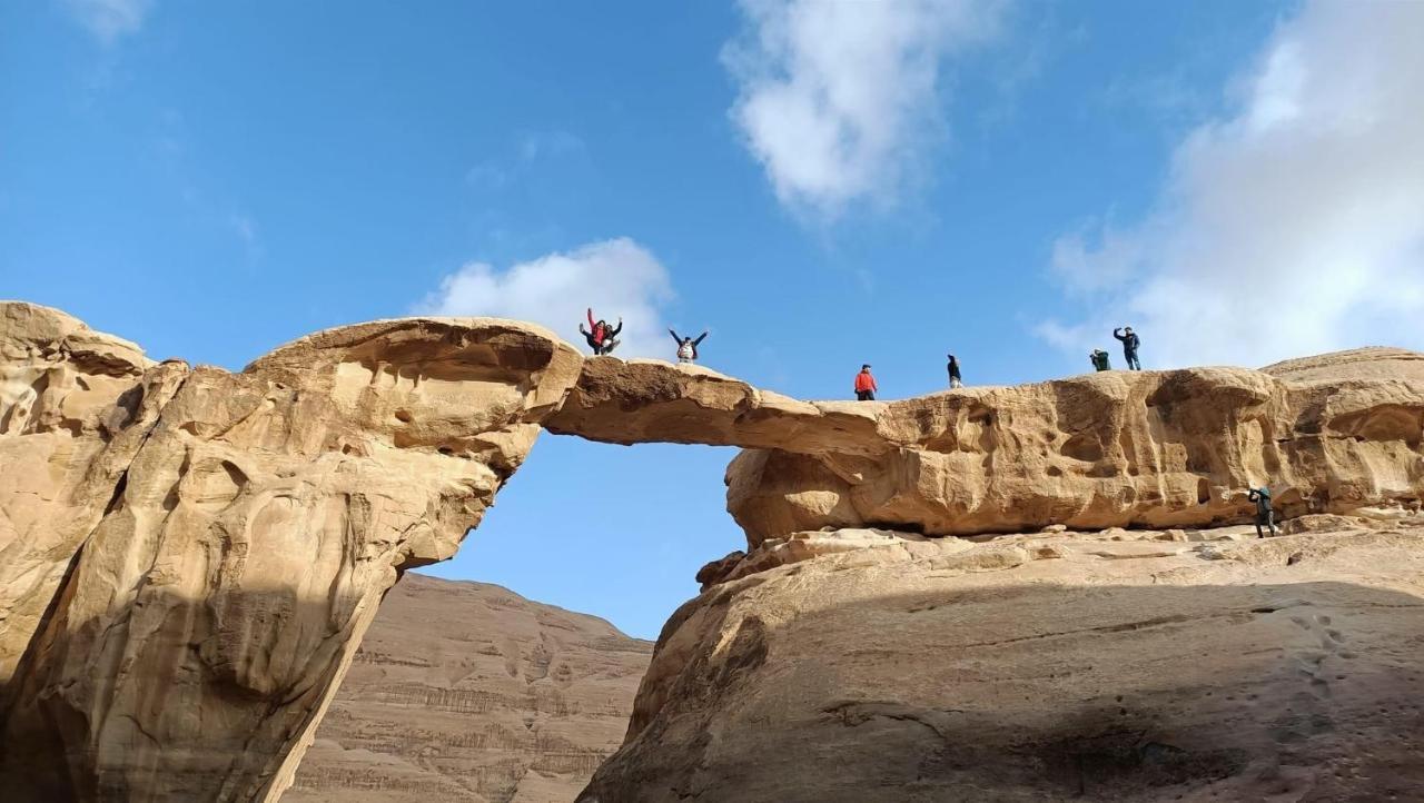 Golden Day Hotel Wadi Rum Bagian luar foto