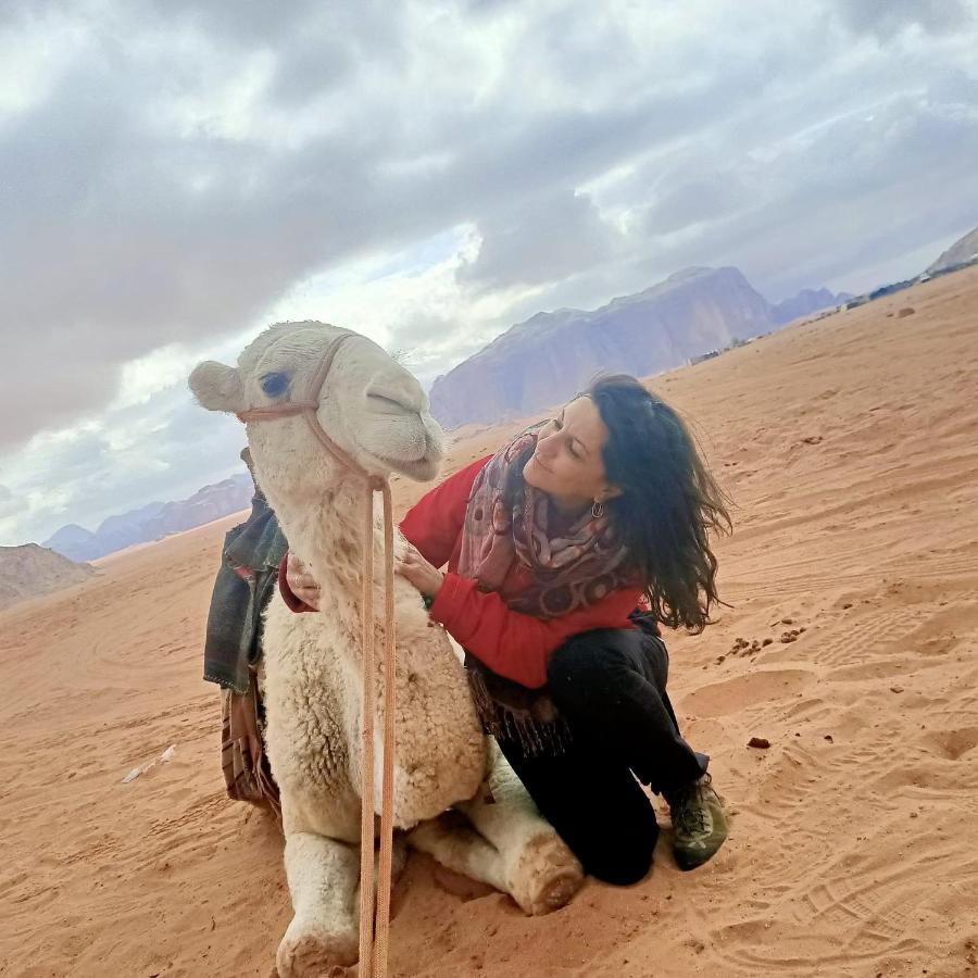 Golden Day Hotel Wadi Rum Bagian luar foto