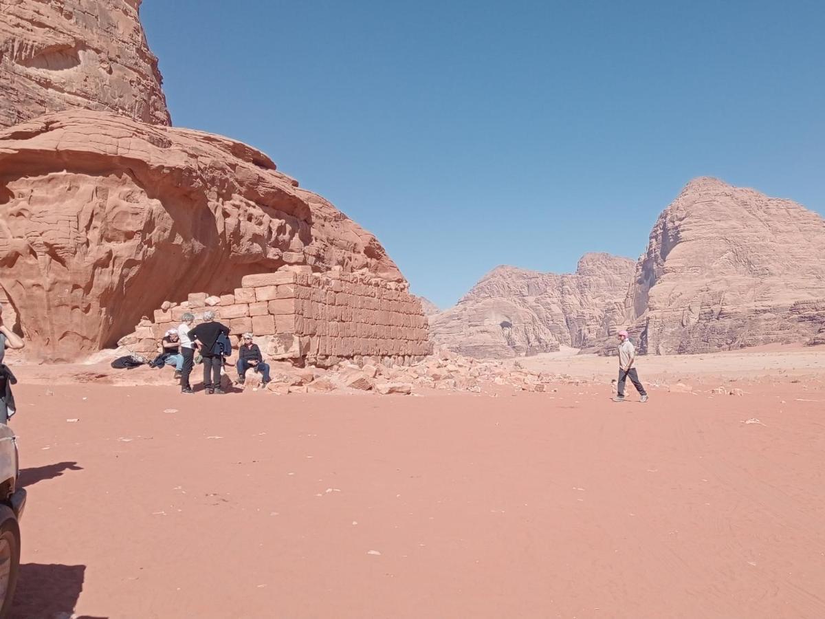 Golden Day Hotel Wadi Rum Bagian luar foto