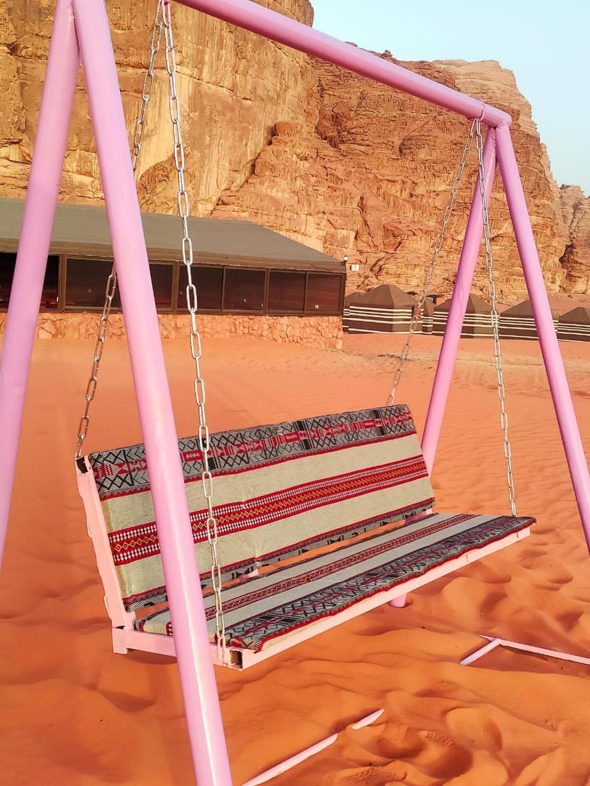 Golden Day Hotel Wadi Rum Bagian luar foto