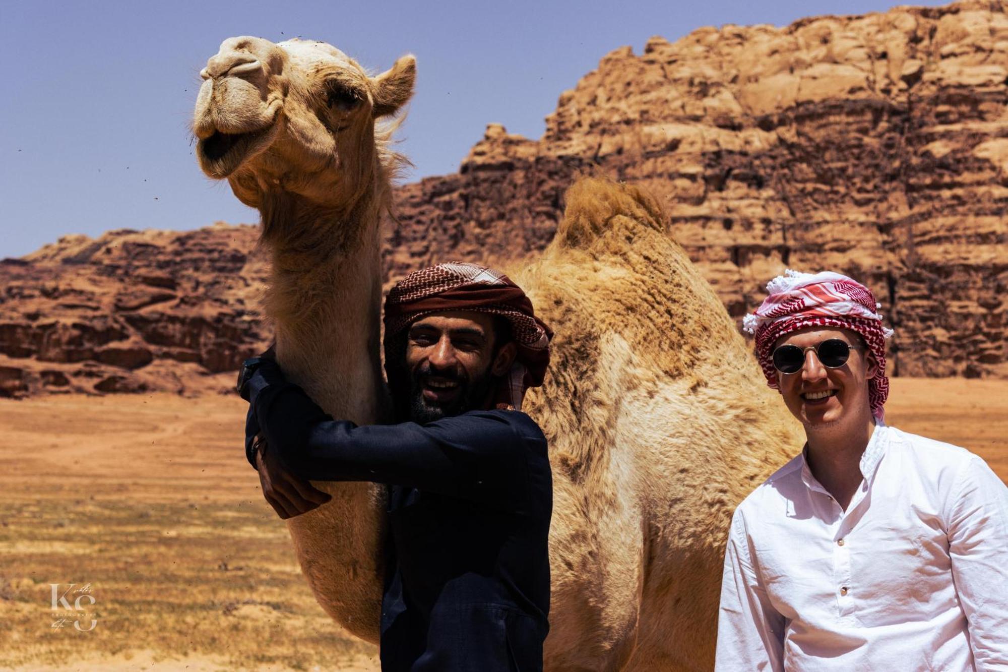 Golden Day Hotel Wadi Rum Bagian luar foto