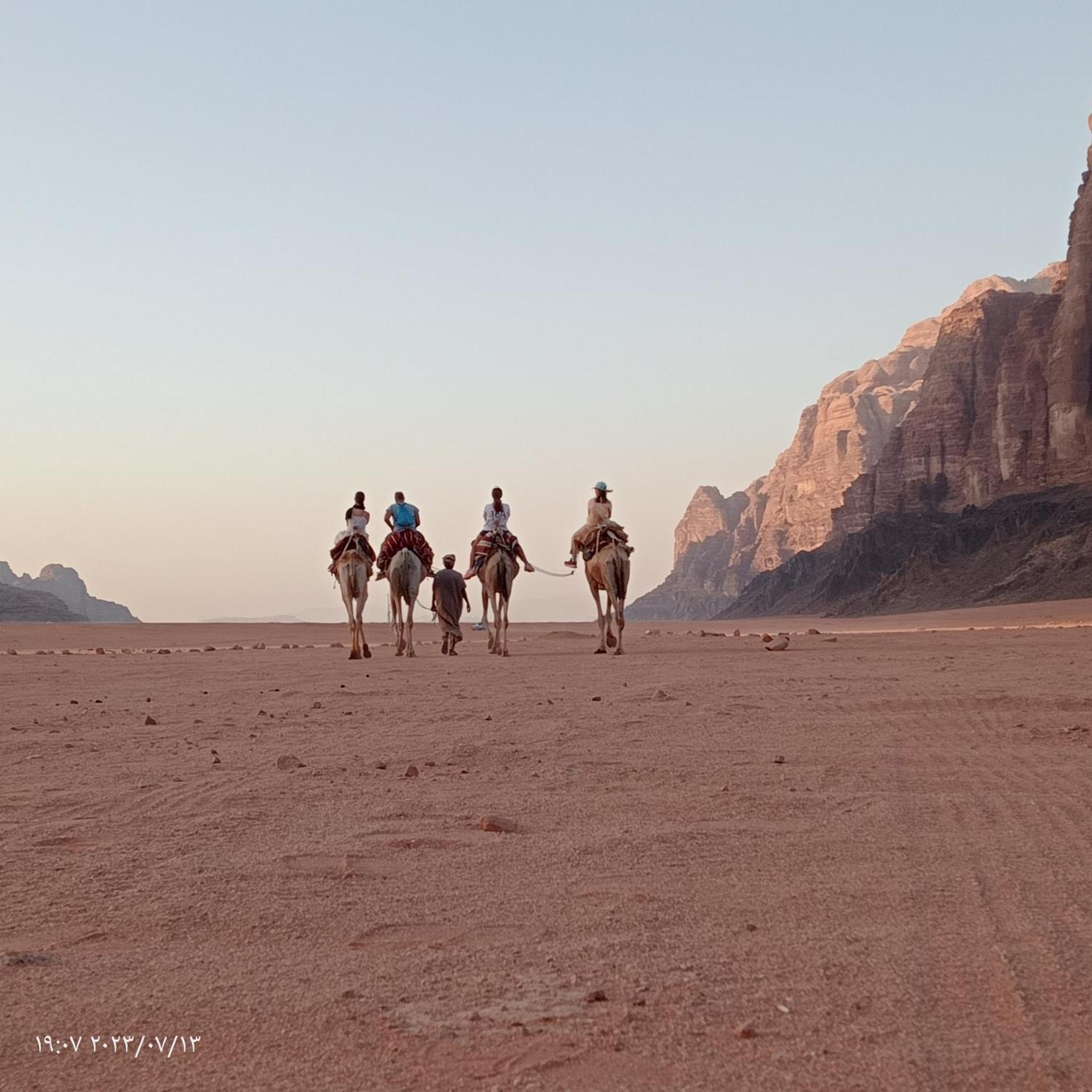 Golden Day Hotel Wadi Rum Bagian luar foto