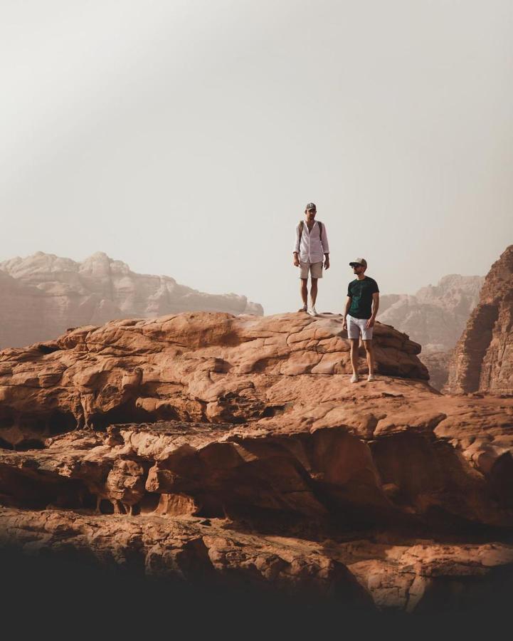 Golden Day Hotel Wadi Rum Bagian luar foto