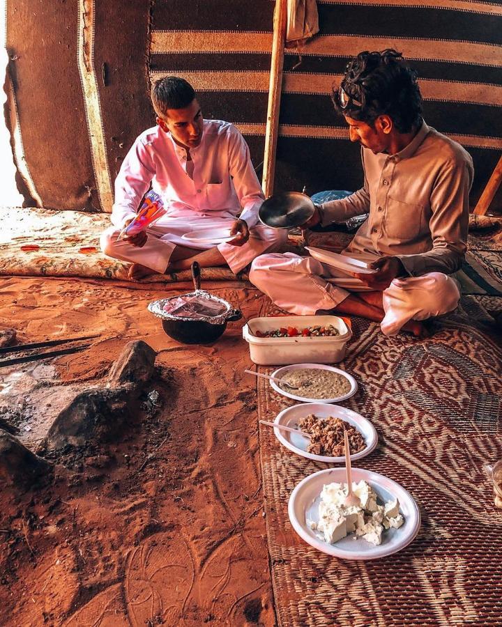 Golden Day Hotel Wadi Rum Bagian luar foto